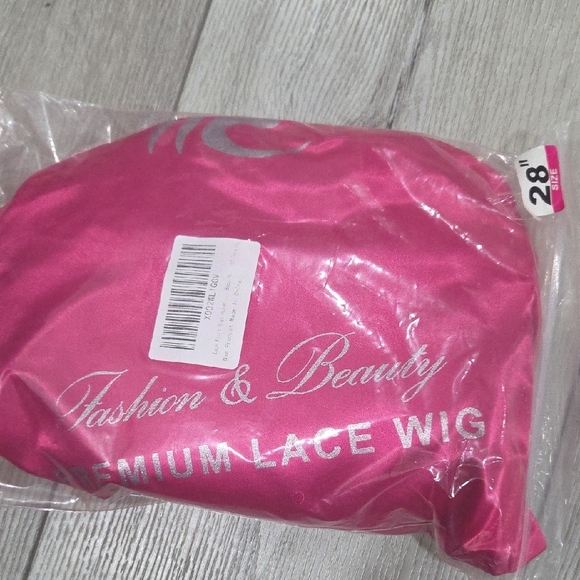 Luxurious Natural Black Wavy Hair Wig - Picture 12 of 14